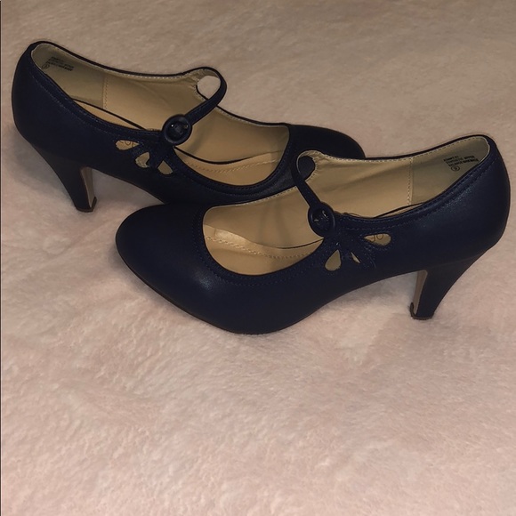 Mary Jane Pumps - Picture 3 of 5